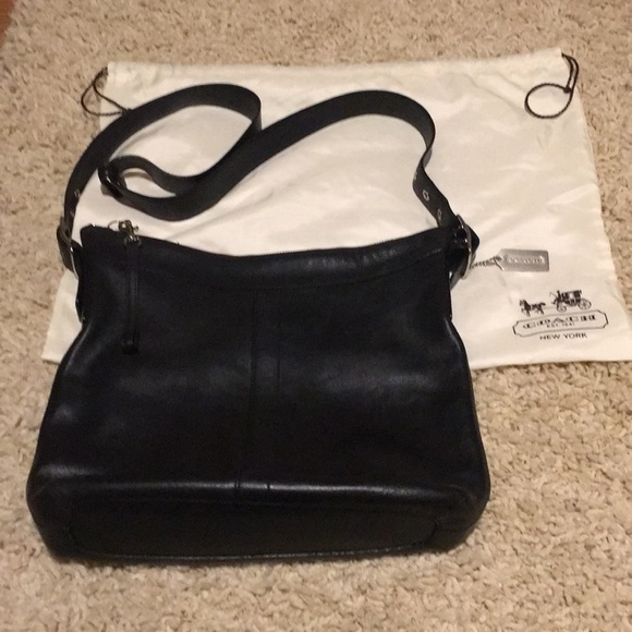 Coach Handbags - COACH Authentic Vintage Black Leather Bag